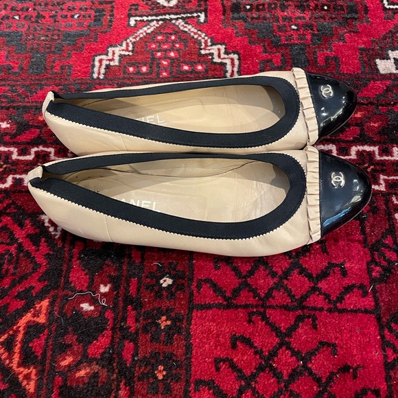 Authentic Chanel Nude Black Ballet Flats 40 - Picture 2 of 6